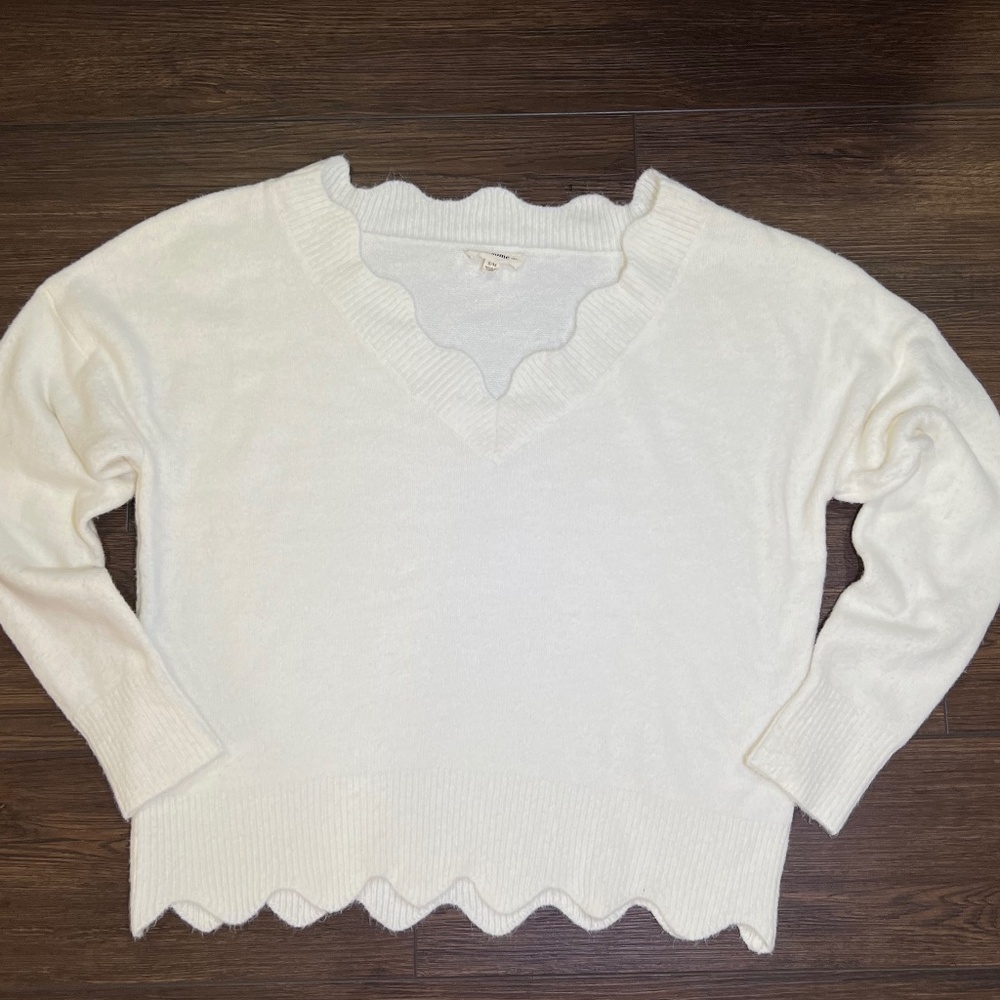 Coquette Sweater S/M Ivory V-Neck Scalloped Hem Soft Knit Pullover